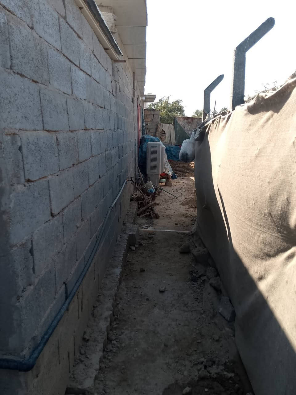 بيت للبيع مساحه 200على طريق ابو جاسم طابو زراعي يتكون من 4غرف ومطبخ وحوش جبير رقم***********
