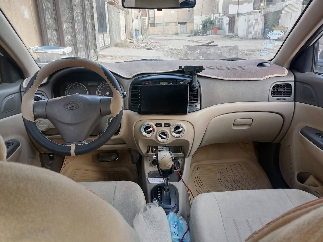 السلام عليكم اكسنت الشركه العامه ٢٠١١ مكينه ١٦٠٠ دوش قطرتين السياره نضيفه بدون صبغ وبدون حادث نضيفه من الداخل والخارج رقم بغداد  علماً ان السياره استخدام شخصي موجوده في بغداد حي البكريه والفروسيه قرب حي الغزاليه رقمي  ***********
