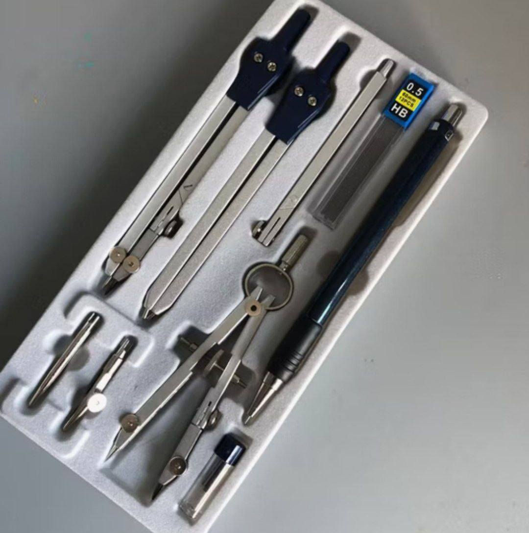 ✨سيت عدة فرجال ✨

🌟تميز في صفك بلمسة خاصة.. أدواتك تعبر عن ذوقك الرفيع🌟

يتكون السيت من :
📌الفرجار (Compass)
📌المفصل (Spring Bow Compass)
📌قلم حدد (Mechanical Pencil)
📌علبة حدد (Lead Refills)
📌وصلة مسند (Extension Bar)
 
#بسعر 7.000

العنوان:- المثنى _ الرميثة _القشلة_ مقابيل دائرة الري 
يتوفر لدينا توصيل لجميع المحافظات العراق 
للحجز والاستفسار يرجى مراسلتنا على التلكرام 
@a_aa62


**إذا كنت صاحب هذا الإعلان وتريد حذفه لأي سبب، رجاءا أرسل رسالة إلى الدعم الفني**