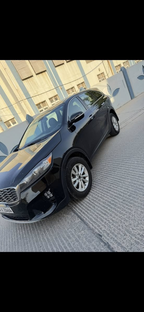 حيه طيبه أحبتني  سورنتو  وارد امريكي موديل ١٩ سياره ٧ راكب نص فول جاهزه وحادثها خفيف بدون ايرباك فقط حافت البنيد بدون اي دواخل الباقي كفاله عامه تخم تاير جديد حداديه زيرو ماشيه ١٥ mتبريد خلفي شاشه كبيره تحكم محرك كير تبريد كوله كفاله معايزه شي رقم دهوك نكليزي بسم كردي تريد وكاله تحويل مضمون رقم جديد هزه جديده مكان سياره بالنجف بيع فقط السعر المطلوب ١٥٧ وبيه مجال بسيط  ***********
