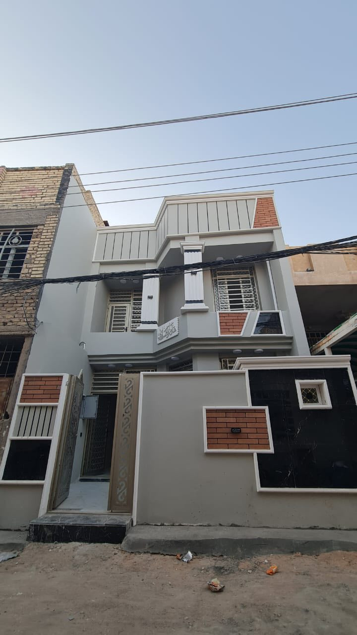 سلام عليكم بيت طابقين ١٠٠ متر
العنوان كربلاء ال الچاير قرب السوق 
البناء طابوك جمهوري درجه اولى
ديكورات مغربيه ارضيه مرمر واجه ملكيه اوربيه
طابو زراعي سند ٢٥ كامل خدمات ماء مجاري كهرباء تحويل بسمك وقرار محكمه
البناء وتفاصيل البيت

استقبال وغرفة نوم وصاله
ومطبخ وصحيات وطارمه منور
طابق ثاني
3 غرف نوم وصاله وصحيات وسطح
الاستفسار
***********
***********
