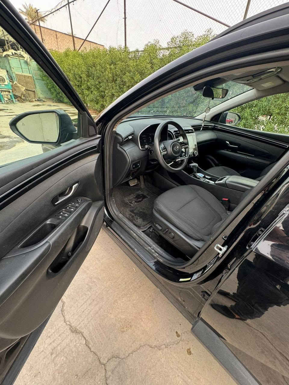 السلام عليكم توسان مديل ٢٢ امريكي 
بيه بنيد وباب. السائق 
مكينه كير دواخل مكفوله 
ماشيه ٨٥ الف كيلو 
تفاصيل اتصل على الرقم 
الرقم ***********
