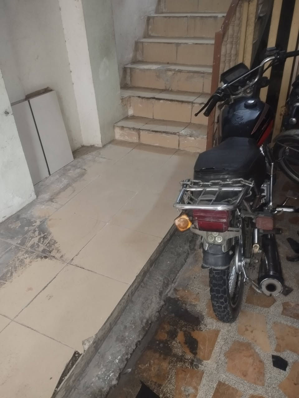 سافين 5كير سلف منافيس موجود بطارية ضعيفة تواصل واتساب***********
