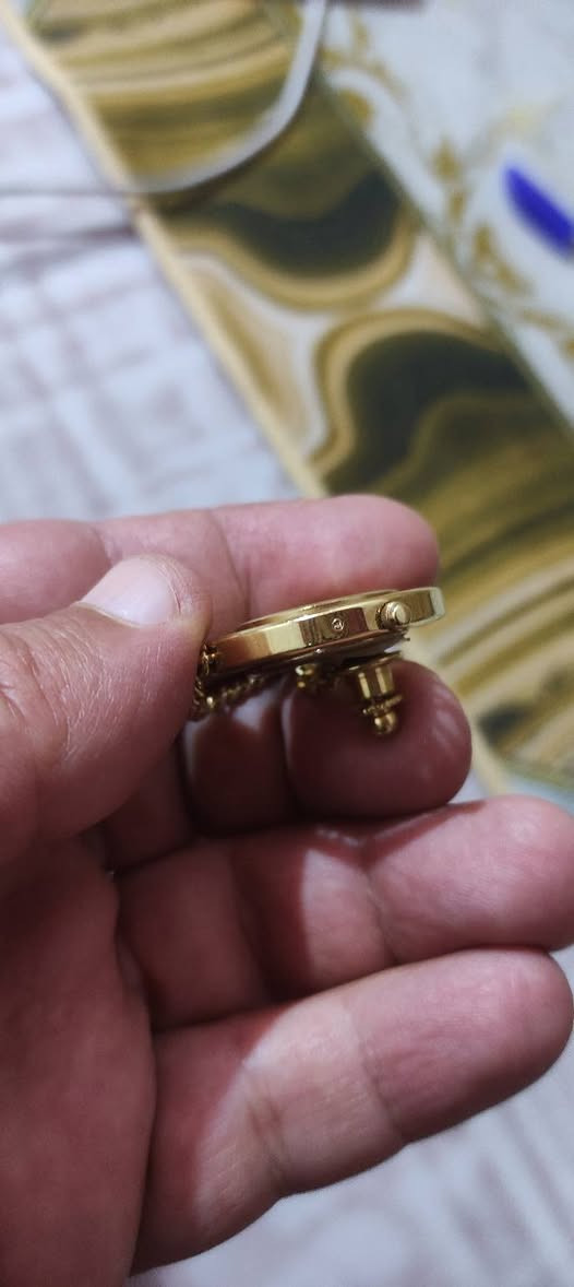 بروش من داء الازياء....سويسري 
القطر 29.
النظافه جيدا جدا جدا جدا جدا مع الستيكر
تلبيس ذهب مختوم.
السعر 60 الف. نهائي مع التوصيل
#الجميع


**إذا كنت صاحب هذا الإعلان وتريد حذفه لأي سبب، رجاءا أرسل رسالة إلى الدعم الفني**