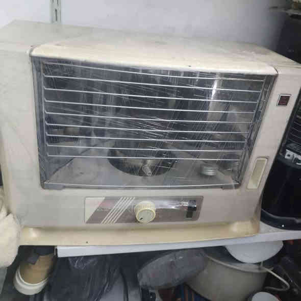 صوبة عشتار الاصلية شركة الصناعات الخفيفة مخزونة قليل مشغله بس القاعدة مالتها صبغته نفس اللون الصوبه مو تجاريه الاصليه ٢٠٠ وبيه مجال العنوان الحريه ***********
***********
