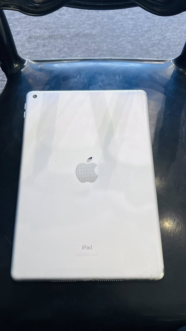 سلام عليكم جهازين البيع ايفوان 7 بلاص 128
الثاني ايباد الجيل التاسع  ذكراه 64 شاشه مكسور بس مماثر ع المس 
رقمي *********** فيس وتساب موجود
