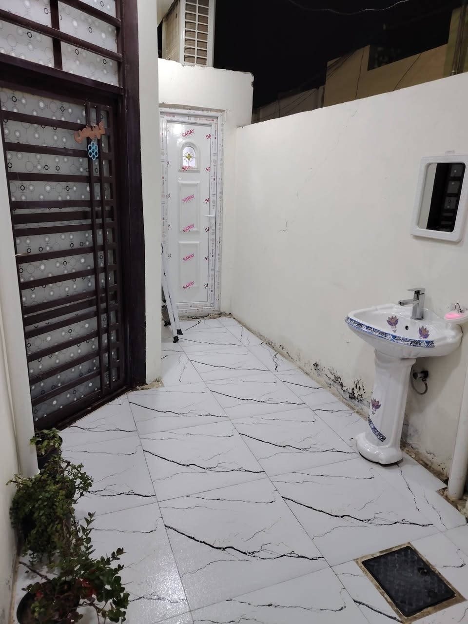 بيت المساحه ( ١١٥) مكانه زراعي حي ميسان مقابيل استداره العسكري *********** اول مزرعه البيت نضيف وبناء درجه اولى يتكون من 🌹. استقبال +مطبخ +صاله جبيره 6*4 + غرفه وتخاريج داخليه وخارجيه  للاستفسار ***********

