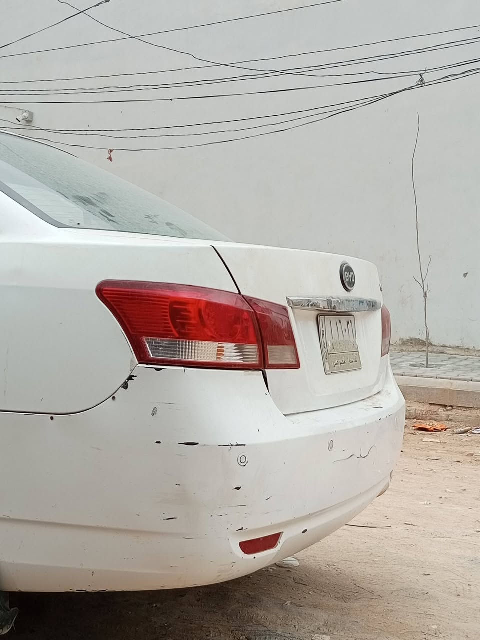 بيوايدي 2013 سيارة نضيفه بس تلحيضات بيه باب السايق  كير مكينه محورات مال كورله الرقم ***********
