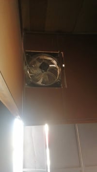 غراض محل للبيع للإستفسار 07838431357