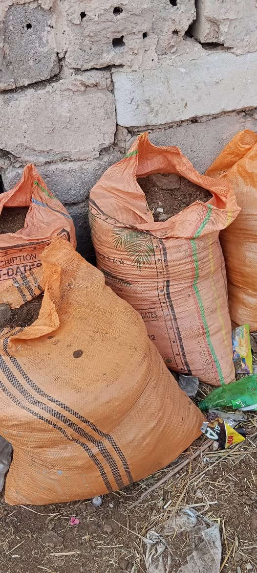 سماد درجه اوله الكونيه بتلاثه كميات هواي موجوده. ***********. للحديقه
