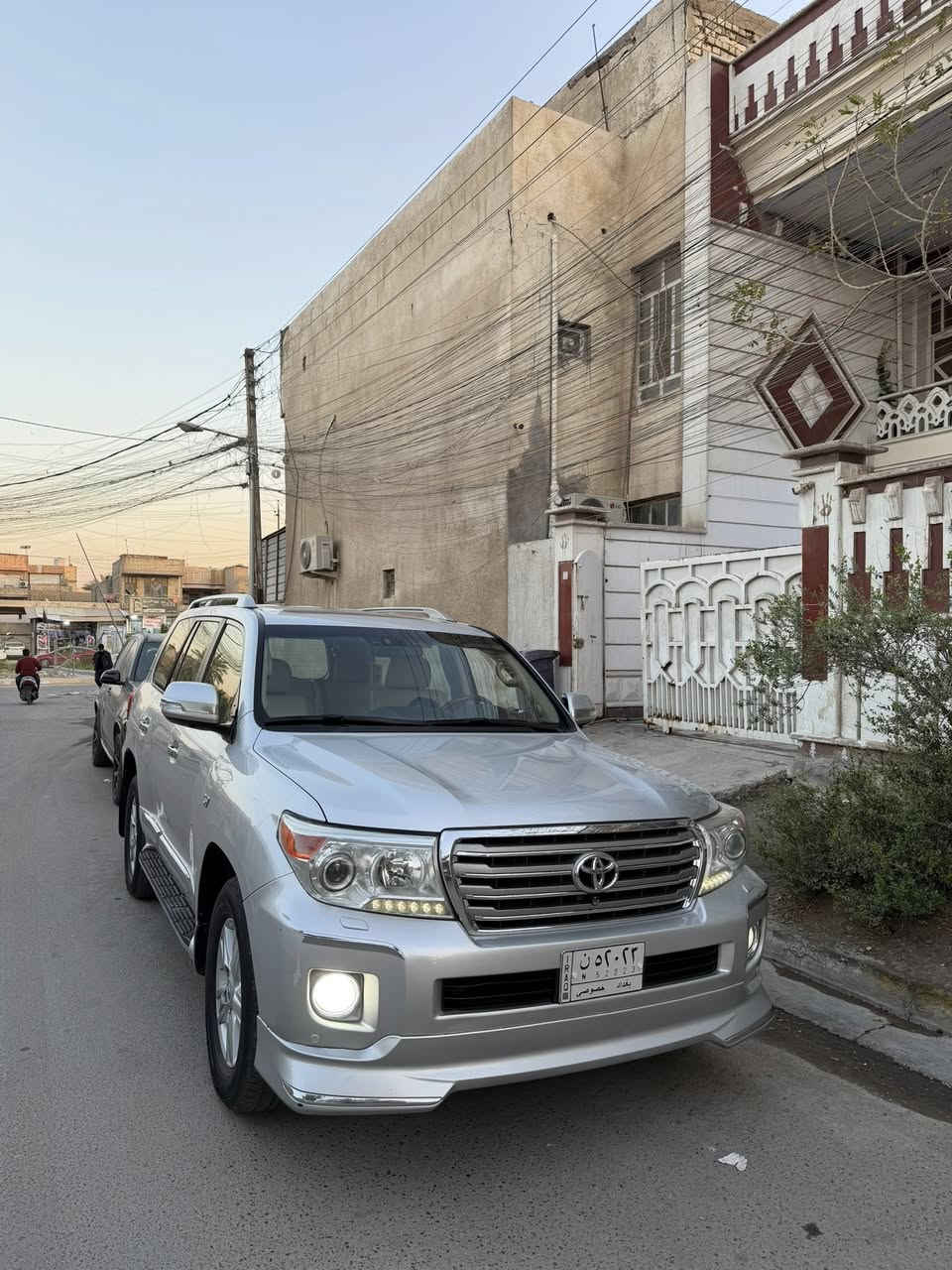 سلام عليكم 

لاند كروز 2014 V8
لون رصاصي سلفر
رقم بغداد 
ماشية 82k
محرك 8 سلندر VXR🔥

مواصفات فول للاخير
فتحة
كشنات جلد 
كشنات تدفئة تبريد
بصمة 
صندوق كهرباء
كيجات داخل لكزز 
شاشة جبيرة
هواي مواصفات بعد ومعروفة هية 

كير محرك صدر امامي خلفي مكفول شرط
السيارة بدون صبغ بدون بارد ابد صبغ فقي دعاميات للجمالية مصبوغة فقط

مكاني بغداد الطالبية 
للاستفسار اكثر ***********

السعر 40 يعني اربع شدات بيهة مجال بسيط
