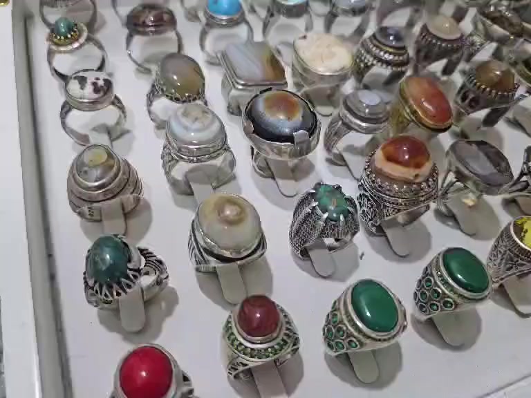 سلام عليكم عندي ١٠٠ خاتم على كله فضه وحجار اصليه للبيع *********** بغداد
