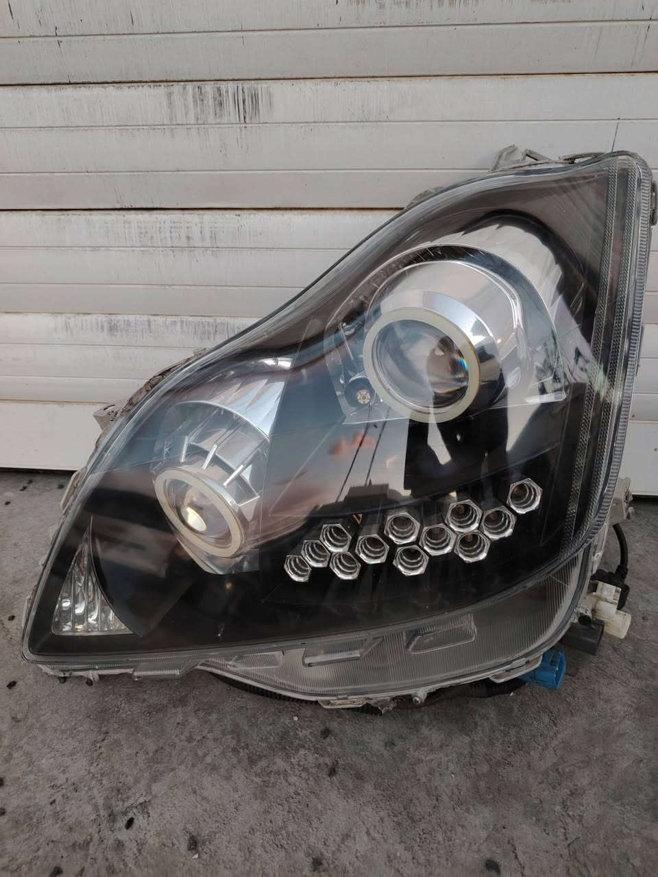 تاقم لایت و  شاشە بەگ لایتی شاهینە بۆ فڕۆشتن لۆک لۆکن ..لەڕانیەم
ژ.م ***********
