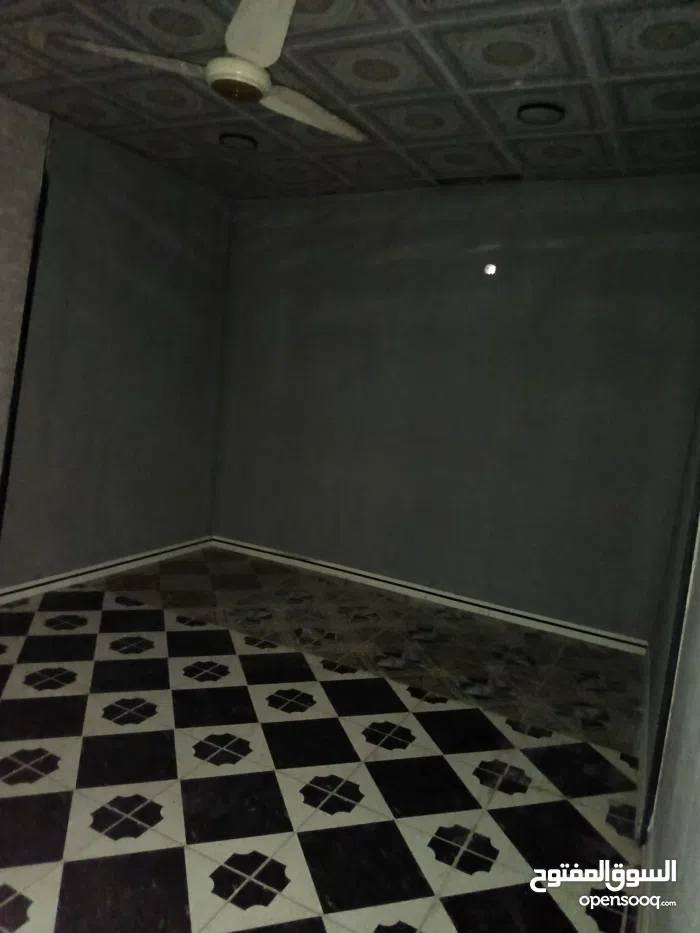 بيت للأيجار في الامن الداخلي المساحه 125م يحتوي ع 2غرفه وصاله وصحيات و مطبخ البيت معزول وحده ارضي . السعر 400قفل
الاستفسار
***********
