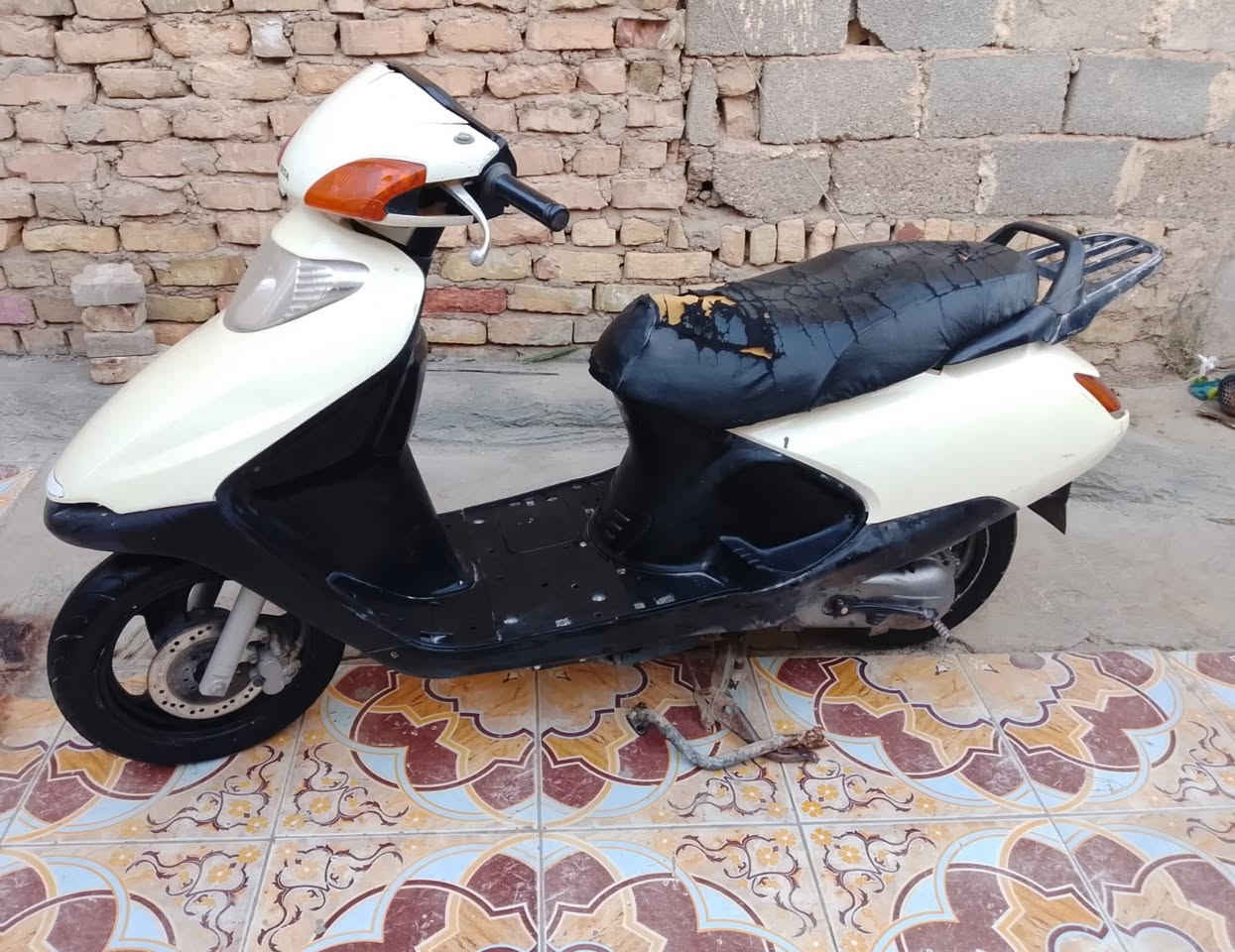 ‏سلام عليكم عندي دراجة ياباني دراجة حلوة مفتوحة Viber ‏الأول مرة للبيع دراجة كهربائيات كلها شغالة نظيفة السعر 500 بيها مجال شي بسيط حق الجاية عنوان الدراجة كوت زين القوس  ￼شراي لا يكسر حلال العالم والسوق باشكال أي استفسار عن هذا الرقم ￼ *********** ￼￼
