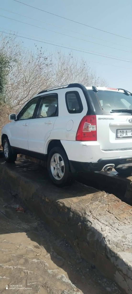 السلام عليكم
كيا سبورتج خليجي2010
مكينه 2000دوش
ضربه خفيفه قبق البانزين
رقم كربله بسمي انكليزي
مابيه نقص برغي حاهزه
السعر ١٣٠ وبيه مجال 
الشراي يتصل ب رقم ***********
