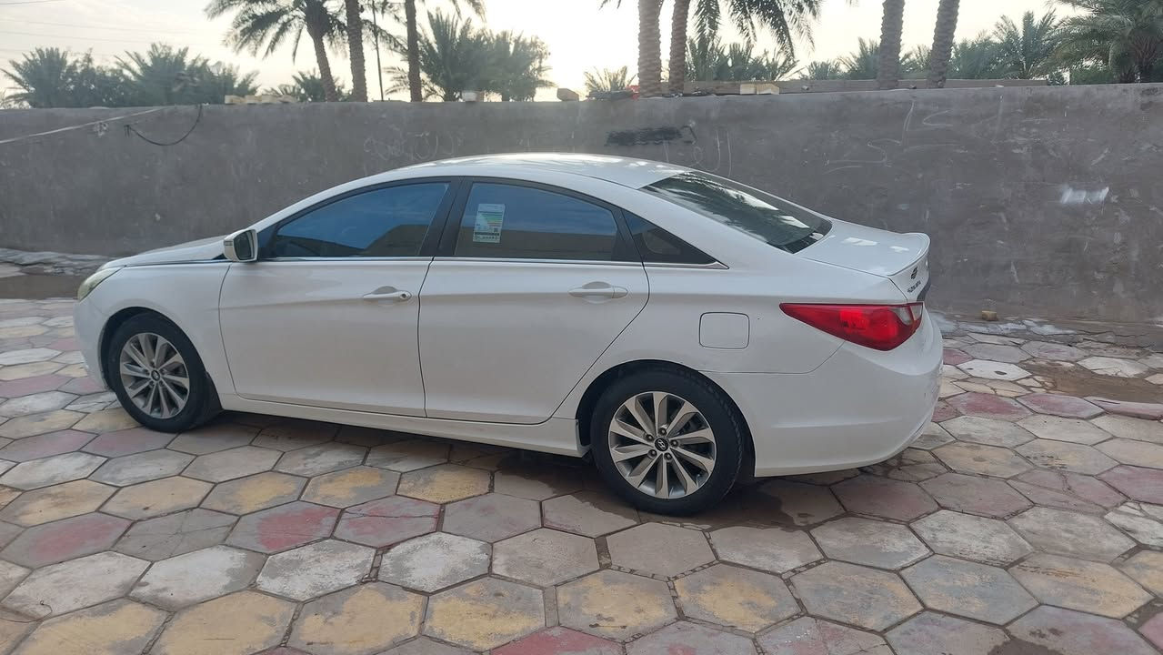 SNATA
الســــلام  عليكم 
ســــــوناتا 2013 شكل 14
كفااااله عامه من صبغ وضربه وتبديل 
فقط بيها مكان بارد بسيط
مواصفات الشـــــركة العامة
يعني فول عدا البانوراما 
مري شفط
كشن كهرباء 
 محرك 2400
السياره جاهزه للاخير   اي نقص ما بيها
محرك كير تبريد تدفئه حداديه كهربائيات  كله جاهز
ماشيه 160 حقيقي 
مكان الحله 
***********
***********
