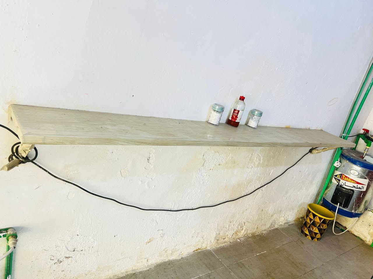 السلام عليكم اخوان عندي غراض كافتريا كاملات للبيع الشراي يجي خاص على واتساب الرقم ***********
