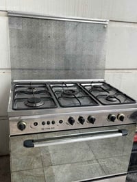 طباخات للبيع نضيفات وشغالات الفريش 5 عيون شغاله والفرن شغال 120   الاب...