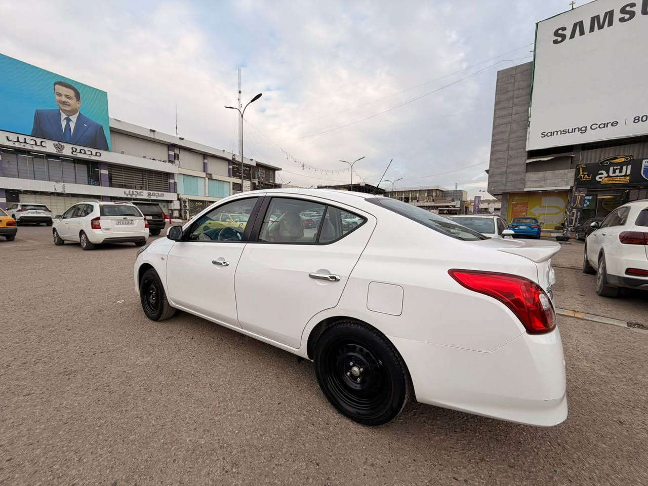 نيسان سني هندي  2021
رقم سليمانية الدولي السيارة مكفولة كفاله عامة 
السيارة ماشية ٦٥ الف كيلو 
المواصفات :  
يدات نيكل ✅
تحكم ستيرن  ✅
داخل بيجي✅
حساسات خلفي ✅
أواكس ✅
بلوتوث ✅
ABS✅
تخم تاير جديد ✅
جام السايق والراكب كهرباء ✅
السيارة مابيها اي نقص وجديدة 
تريد وكالة تريد تحويل ماكو مشكله 
مكان السيارة بغداد - زيونة 
للاستفسار موجود واتس اب وماسنجر 
‏‭*********** بغداد, العراق
