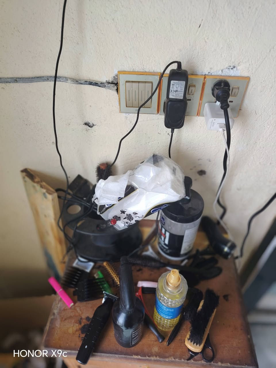 سلام عليكم غراض حلاقه كامله للبيع
***********بي واتساب
