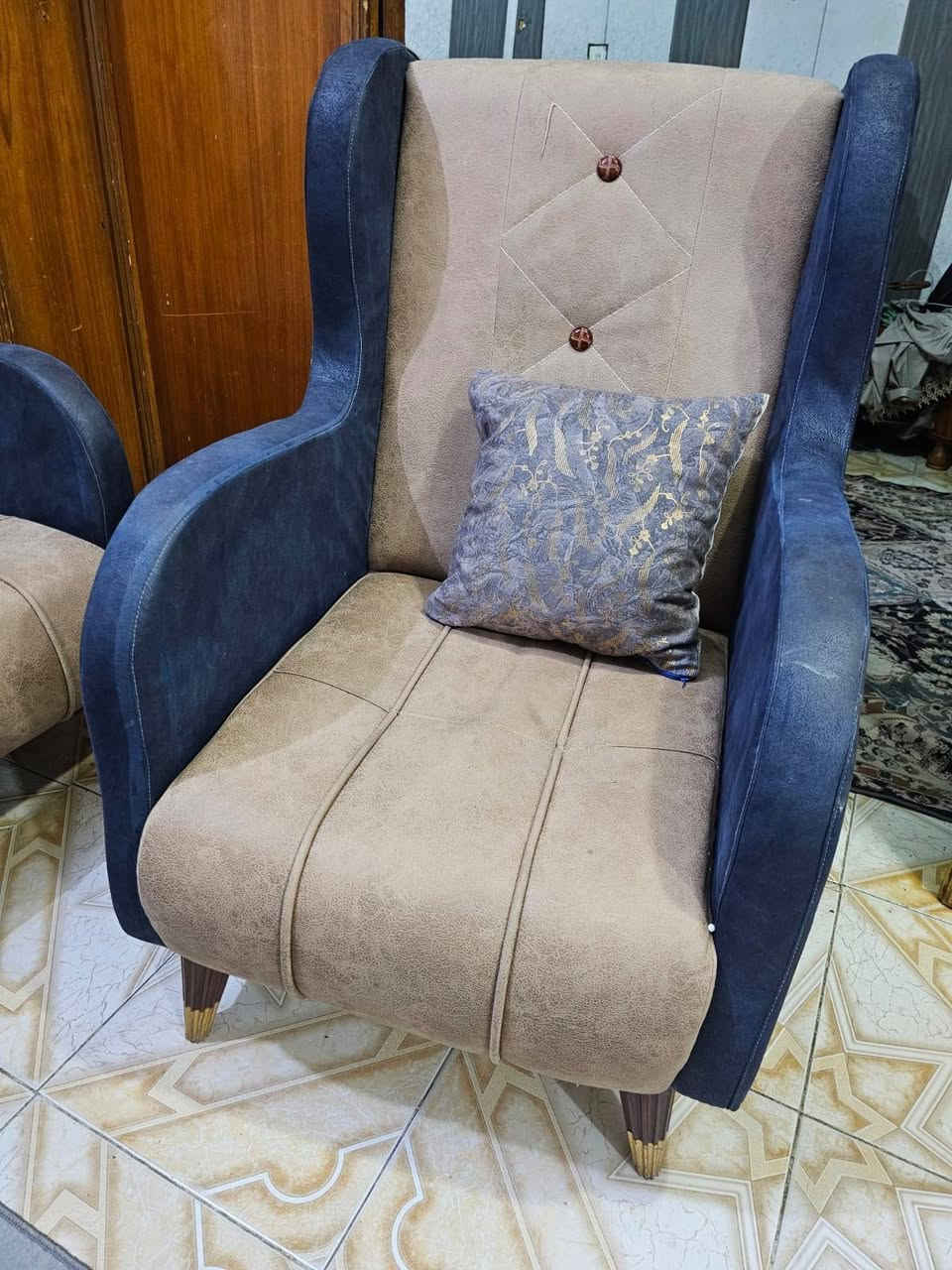 السلام عليكم  قنفات 12مقعد 400وبي مجال رقم واتساب ***********
