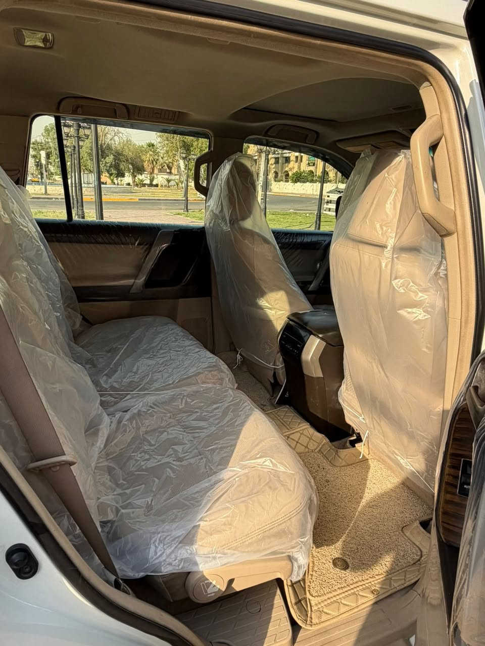 سلام عليكم
برادو موديل 13 
فول مواصفات 
كويتي دبل تانكي
مري شفط
كشن جلد 
تبريد 3 قطع مركزي 
سلايت 
3 انظمه قيادة 
ماشيه 101 حقيقة 
سيارة مكفولة من دعامية للدعامية 
سونار موجود بصور
مكاني بغداد الاعظمية  
رقم بغداد باسمي سيارة 
السعر 300 وبيه مجال 
***********
***********
***********
