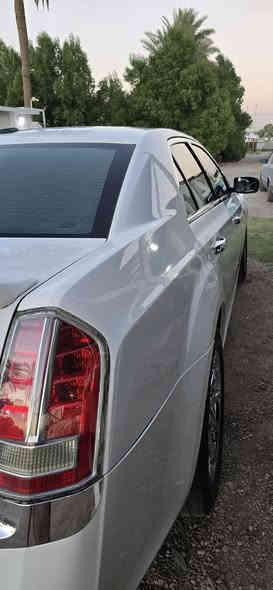 سلام عليكم كرايسلر اوباما  موديل 2011 وارد كندي بدون حادث عندي صار بيه جاملغ وبنيد بدلتهن نفس اللون ابيض بلادي مال تفصيح السياره مال جناي استخدام شخصي المكينه والكير  مبدله اخذته من كصه مال موديل 2018 التبريد مبدل صندوك كامل الفريز والماطورات والفان  الباتري جديد  الكهربائيات على البلاد ايرباك الدركه طاك بس ويل ١٨ كروم حجر الصالنصه اخذته ٣ ورقات كامل من الدكشن للصالنصه لان جان عندي صرف بانزين وريحه مال غاز  داخل السياره  السياره كامره دواره شاشه جبيره تحكم جهتين معروفه مواصفات وماكو بيه شي يشتغل يشهد الله السنويه بسمي السعر ١٦٠ وبيه مجال حك الجيه ***********
***********
