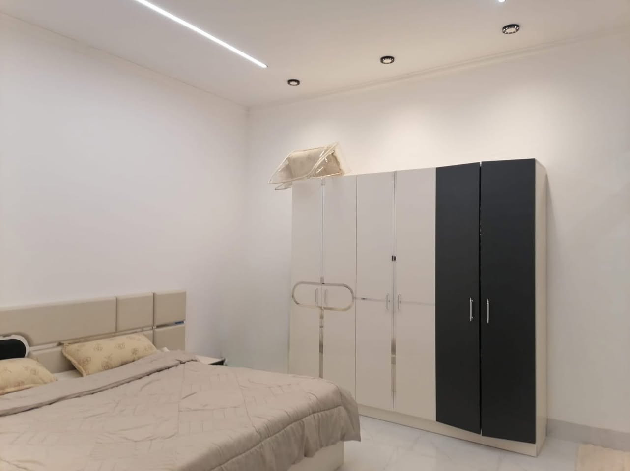 #دارللبيع
خانووى دوو نهوم بو فروشتن له گه ره كى ئيسكان پشت متوسطة 11 ئازار كون

روبه رى 112 متر طابو ملك صرف

پيكهاتوه له :-  1 ژور نوستن - مطبخ - ميوان - هول - گه راج
نهومى دووه م 3 ژور نوستن - بيتونة

نرخ 175 مليون 

بوزانيارى زياتر په يوه ندى بكه ن به عقارات ستار اكرم بازرگان

📍ناونيشان : كه ركوك بازارى ئازادى ته لارى ئاسو

***********
***********
