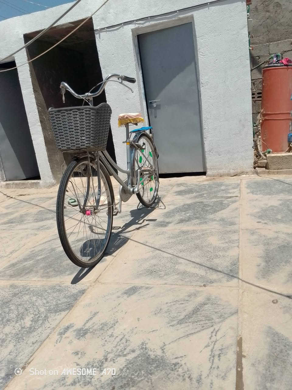 سلام عليكم باسكل للبيع حجم 27 نظيف بلادي تايراته نظيفات باسكل جاهز من كل شيء ربع مال ذب عليه بايسكل جاهز من كل شيء برقه ما تذب عليه مكان ديوانيه قضاء السنيه السعر 95 وبي مجال والشراي بيه خير ويتدلل بيع مستعجل////.   ***********
