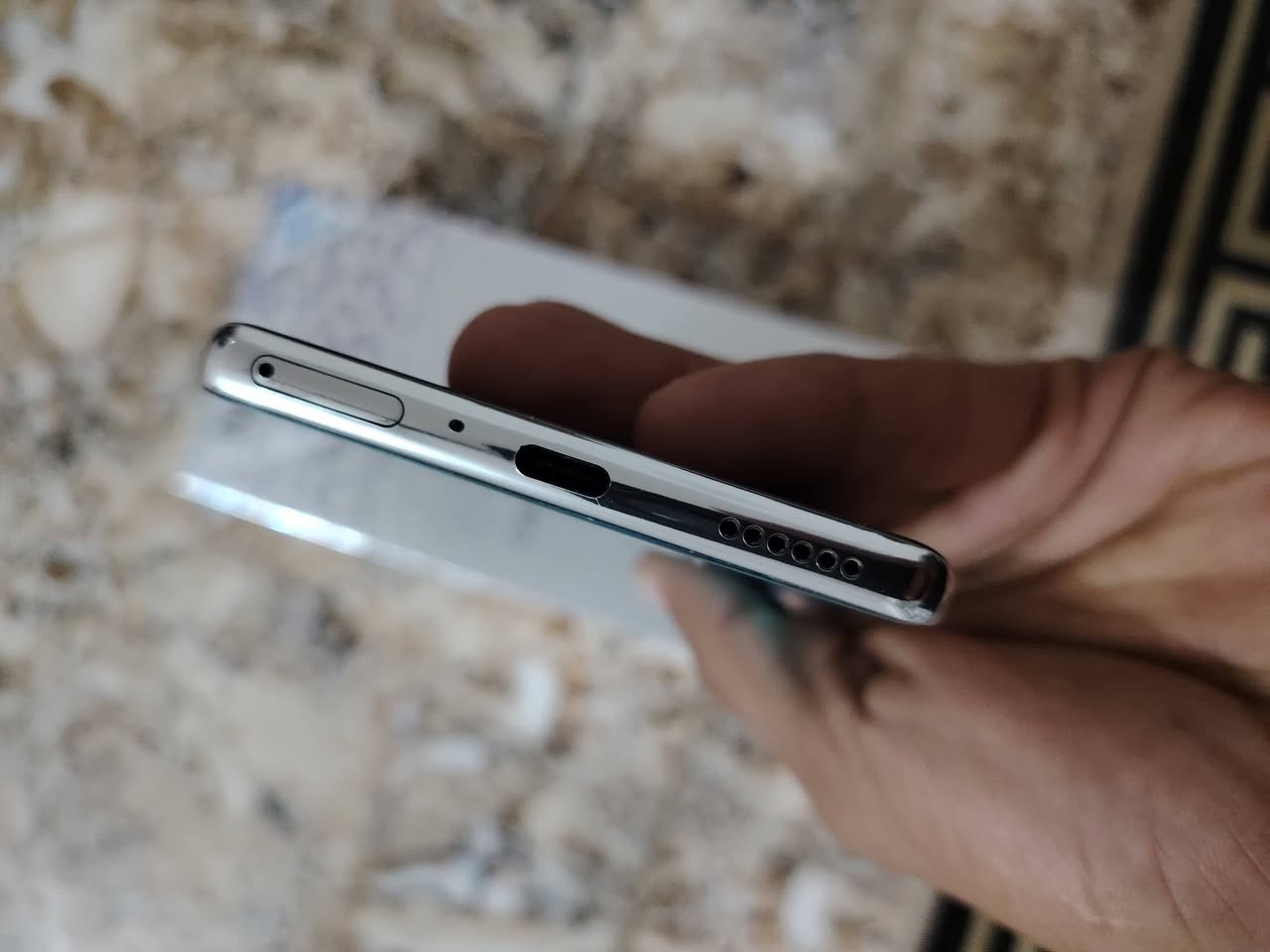 تكنو كامون 40 برو 5G 
بوبجي : 90 فريم 
ذاكره : 256 
سلاسه فول استخدام فقط اسبوعين 
كارتونه + شاحن اصلي 
التلفون شخط واحد مابيه سعر 290 الف 
او مراوس بجهاز اس 22 التراا فقط / /


**إذا كنت صاحب هذا الإعلان وتريد حذفه لأي سبب، رجاءا أرسل رسالة إلى الدعم الفني**