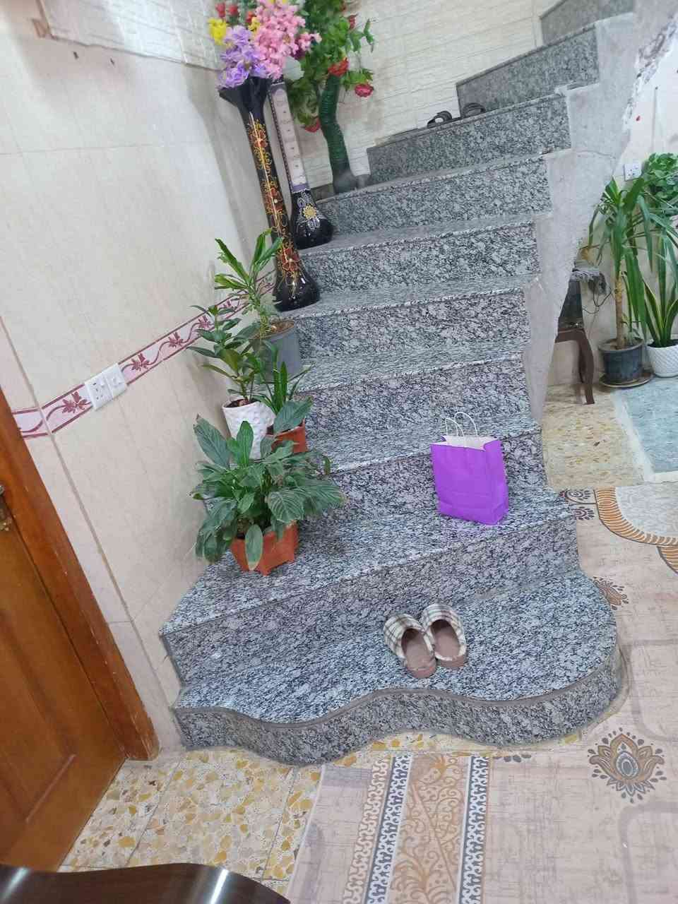 السلام عليكم 
دار للبيع في الشركة الصينيه (200m) (غرفتين+استقبال+صاله+مطبخ+ مجمع صحيات +صحيات خارجيه)
(سند 25)
بناء طابوك والسطح كونكريت
تبليط
ماء
كهرباء
يبعد عن الكورنيش ٥٠ متر 
السعر (100م) وبي مجال للشراي 
للتواصل هـ ***********
ومن الله التوفيق 💖💖
