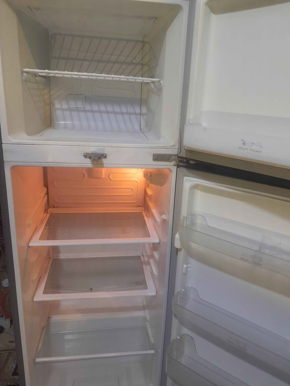 ثلاجة فول تجميد حيل نضيفه جديدة شركة السعر ١٢٥ مكاني الحسينية القمانيات حجم وسط ارتفاعها متر ونص هاتف *********** الفارس, صلاح الدين
