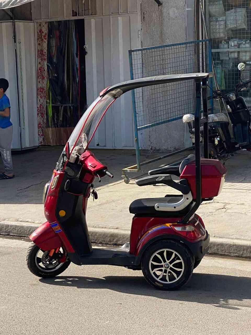 السلام عليكم عندي دراجه شحن للبيع نضيفه جدا جدا بطاريات بعد جيده جدن السعر 900 وبيها مجال ***********
