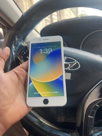 آيفون ٨ بلس • ٦٤ جيجا • فلاش معطل