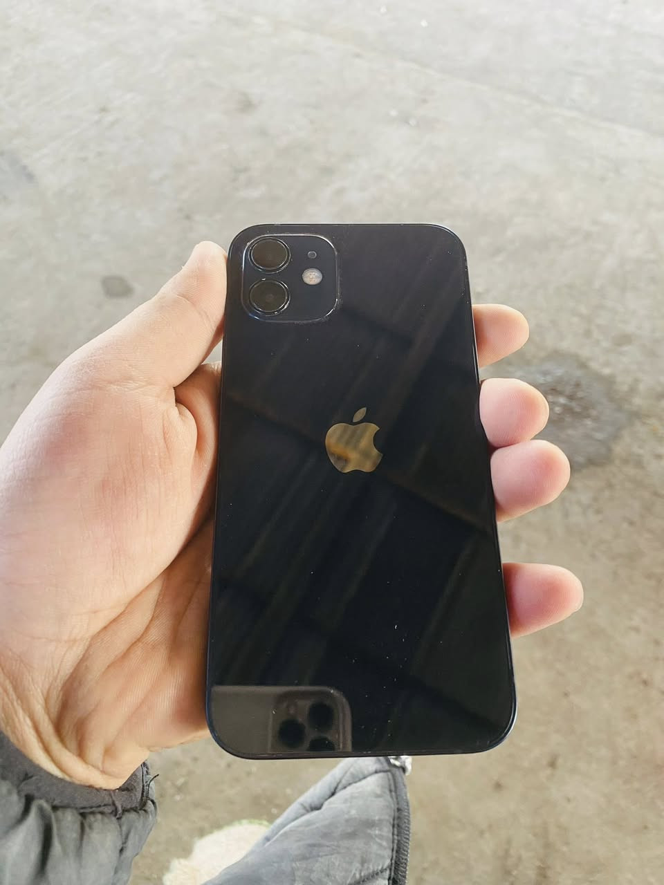 سلام عليكم 
ايفون ١٢ عادي للبيع الجهاز نضيف جدا مامبدل بي برغي بطاريه ٧٩ ذاكره ١٢٨ لون نيلي مثل مامبين بلصور 
السعر ٢٥٧ للتواصل المراسله او الاتصال ***********
