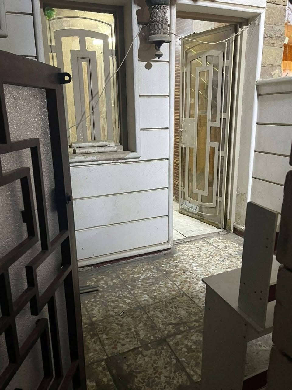 للايجار في السيديه 
دار سكني مساحه 50 متر يتكون 

من صاله مطبخ خدمات غرفه نوم 

سعره 500 الف قفله قفله 

مطلوب عائله مرتبه سكن سيديه 

للاستفسار 

***********

***********
