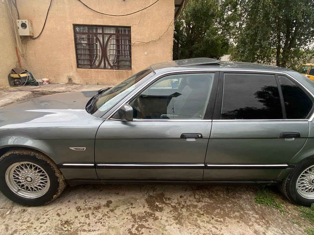 رقم بغداد  تحويل مباشر  بسمنه
سياره جديده بمعنى الكلمه 
ماشيه 230 حقيقي
محرك كير شغاله ١٠٠/١٠٠
تبريد منظومه جديده ثلج
حداديه جديده امامي خلفي بس لويات خلفي تعبانه
موصفات 
دبل ايرباك دبل كمبيوتر دبل جكمجه 
تلفونات بداخل ثنين
داخل بلادي  ممفتوح ولا مبدل 
كراسي  كهرباء صفحتين 
بطاين مخمل صاج ملكي ابو الخط 
مري جانبيه كهرباء 
جام اربعه كهرباء
ستيرن كهرباء  
ويل  اصلي وتخم تاير جديد 
منضومه زنون 
فدراليات رمونت بجامه وبشباج مال تاهو 
سياره بدون تعمير بدون دكه جاكوك مصبوغه جراد
بعدها كلشي بيها على وضع الشركه 
 كلشي بيها بلادي ومصروف عليها ادامه كامله بدون اي نقص مال جناي على ايد وحده ترايها مفتوح وين ميعجبك ريحه الشركه بيها ***********
السعر 58 وبيها مجال
مكاني الدوره 
برده خلفيه كربائيه
حداديه جديده امامي 
مري جانبيه كهرباء 
جام اربعه كهرباء
ستيرن كهرباء
