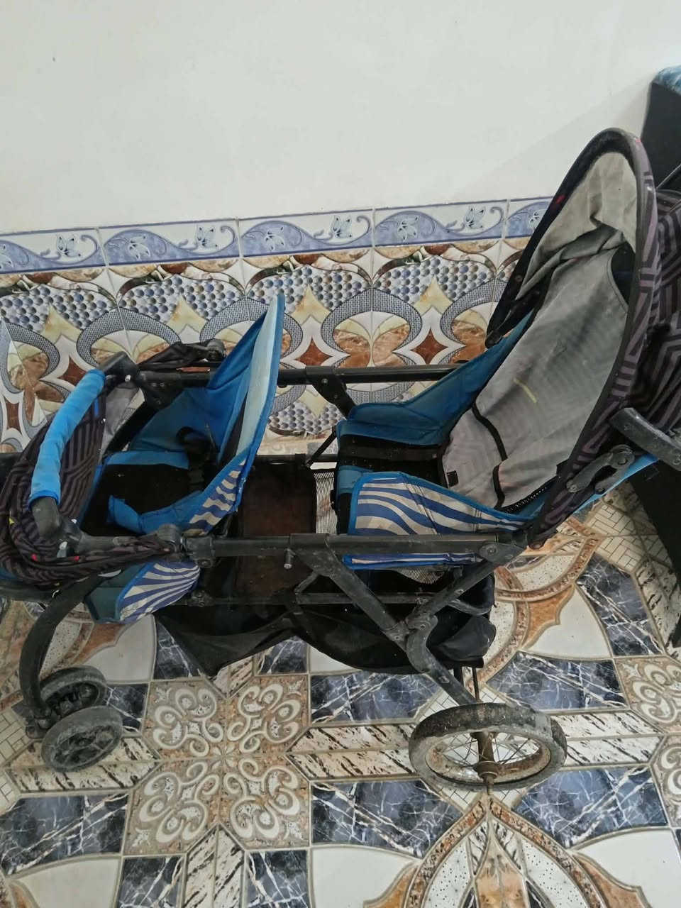 السلام عليكم اخوان عربانه للبيع ام النفرين بس التايرات تحويرهن  ٢٠الف التايرات الخلفيه محورات مال بايسكل السعر خاص ***********
