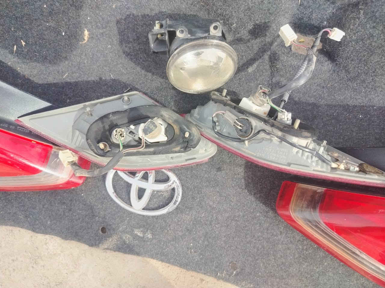 سلام عليكم ورحمة الله وبركاته
بك لايتات افلون 2007 نضيفات حيل

بلوجكتر امامي

شباك

غلاف جنطه  جكمجه

بطانه باب امامي ***********

***********
