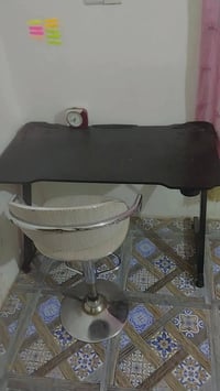 ميز كيمنك ويرهم دراسة نضيف السعر 80الف وبي مجال  والكرسي 35الف جودة مم...