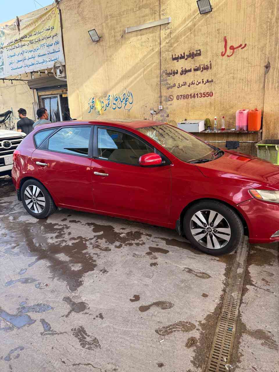 فورتي 2013 رقم بغداد 
مكينه 2000 دوش 
مواصفات تحكم ستيرن 
شاشه 
فتحه سقف 
حداديه جديده وكامله من كلشي مكينه وكير وكهربائيات 
حادثه نص جاملغ وبدايه البنيد بدون اير باك
 غيرمتواجد   بل فيس تصال وتساب  والرقم *********** السعر (92)
