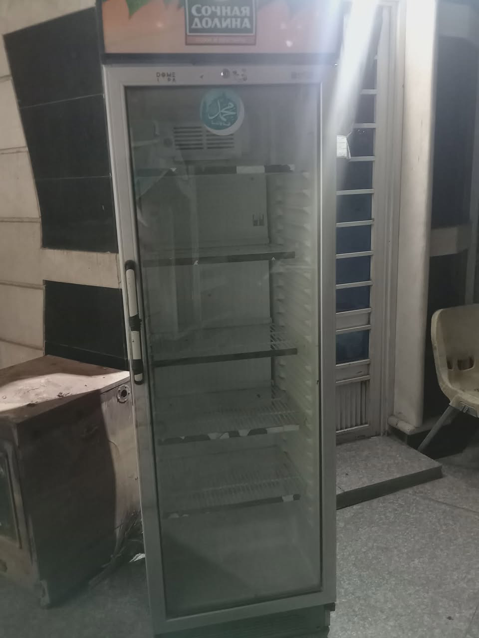سلام عليكم براد نضيف حيل تبريد ثلج مال بيت مو مال محل ب 350 بكان بغداد بياع( ***********)
