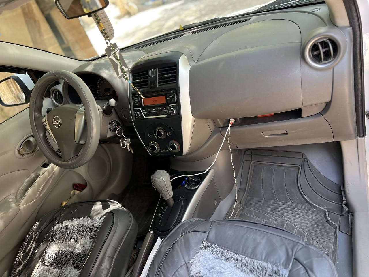 سلام عليكم نيسان سني مديل 2020 رقم سليمانية إنكليزي 
مداور ثاني يوم تبريد ثلج تدفئه السيارة فول 
قطعتين تبريد جام امامي خلفي كهرباء 
تخم تاير جديد صار شهري مخلي بيها 
صدر امامي خلفي جديد السياره بيها 
حالوب بال قماره وبال بنيد قليل 
وبيها صبغ جاملوغ امامي 
بدون دواخل السعر 100 وبيها 
مجال شويه مكاني صلاح الدين قضاء بلد 
الاستفسار اتصل ***********
