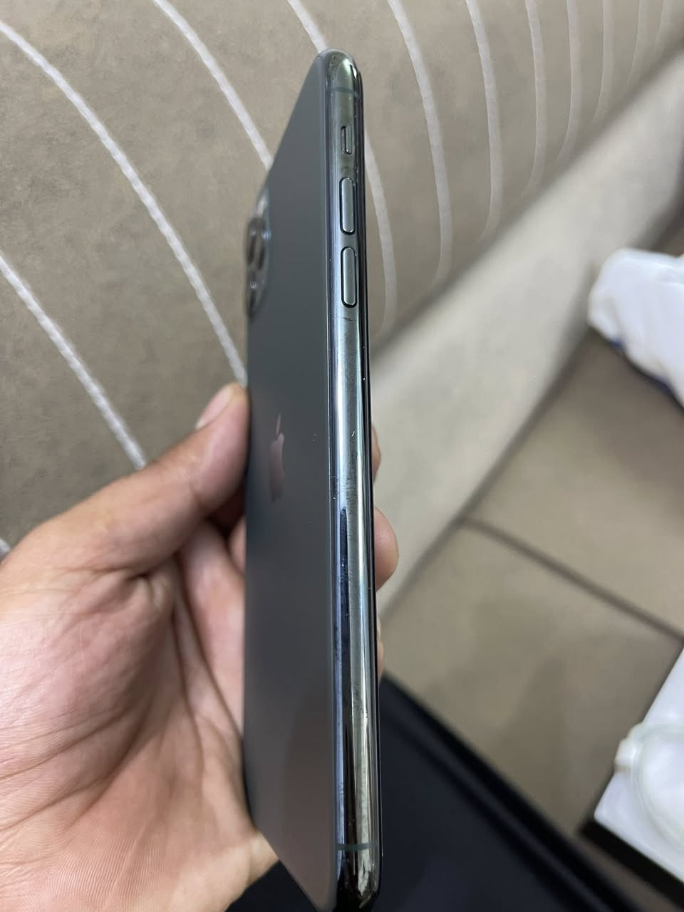 السلام عليكم ايفون ١١ برو ماكس ذاكره ٢٥٦بطاريه ٩٧ كله بلادي كارتون وشاحنه وحافضه مكفول من عطل ومن كلشي السعر ٤٥٠ وبيه مجال بصيط الشراي يتصل ***********
