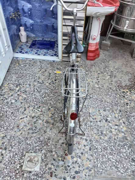 سلام عليكم بايسكل بناتي يابان نظيف وشغال كامل حجم ٢٦ السعر ٧٥ الف بي مجال لشراي قليل لاستفسار خاص موجود أو ***********
