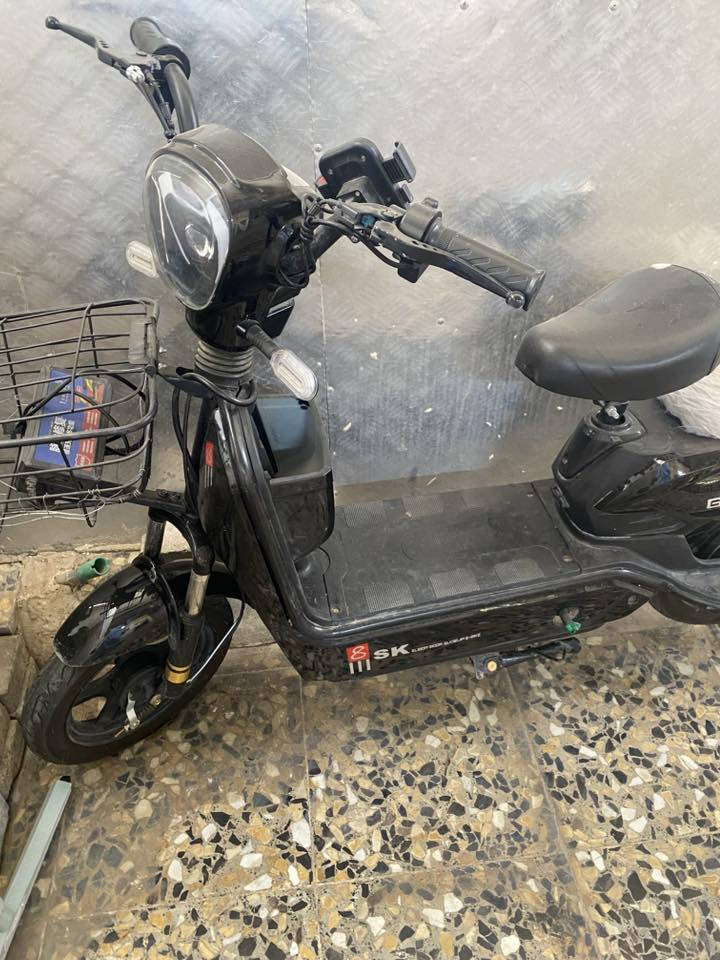 للبيع 200 الف وبيها مجال بطارية نص عمر *********** مكاني بغداد
