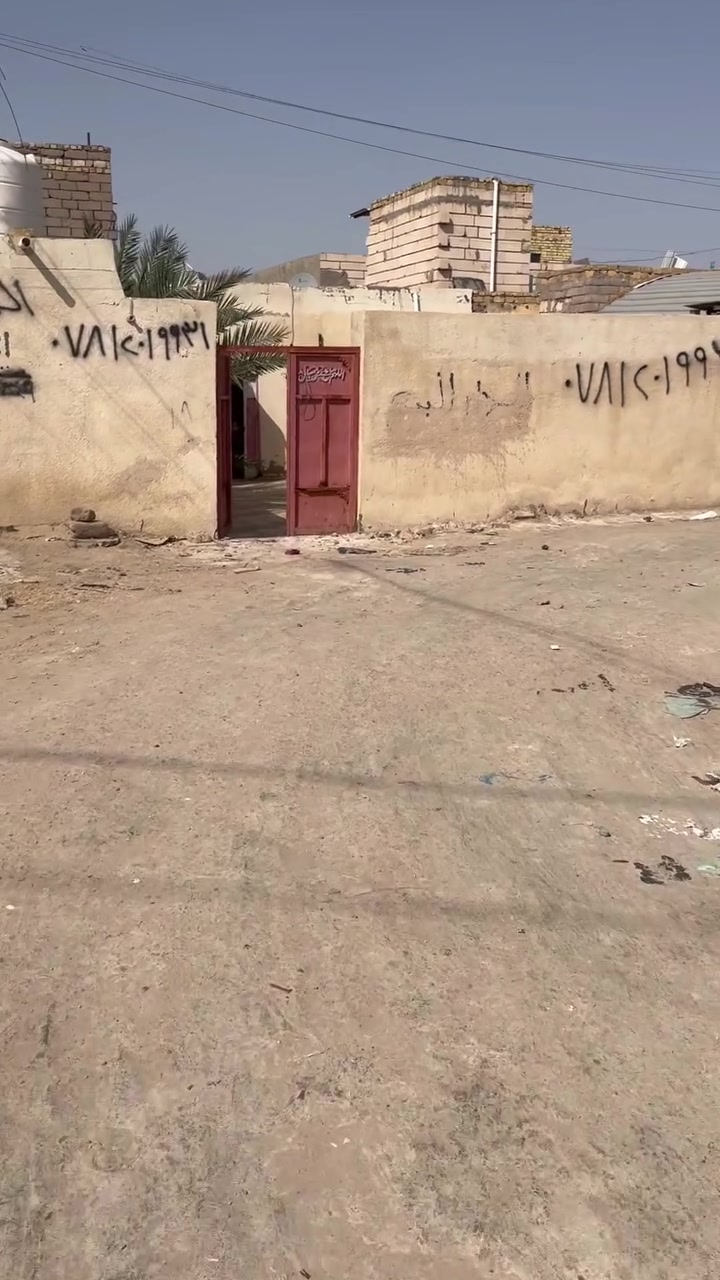 يالله. بيت زراعي ميتين متر غرفتين وصاله ودوانيه ومطبخ وصحيات  ومتوفرا بي كافه الخدمات ثاني بيت عن الشارع قرب مدرسة صفي الدين بي وصل مال تطويب السعر 35 وبي مجال  ناحية السديناوية ***********
