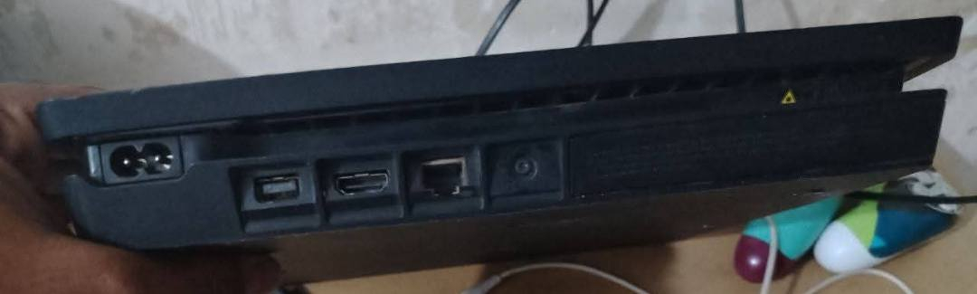 السلام عليكم بلي 4 سلم للبيع ذاكره نص تيره بي 8 العاب نظام 13.2 اون لاين ويا 3 جويستكات وحده اصليه وثنين تجاريات مفتوح تنضيف فقط باقي مكفول وكلشي ما مبدل بي فقط تنضيف السعر 190 بي مجال كلش بسيط العنوان بغداد الرشاد شارع القاعدة رقم الهاتف *********** ملاحظة لايوجد توصيل
