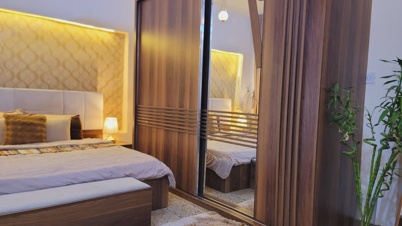 للاستفسار على الرقم ***********
